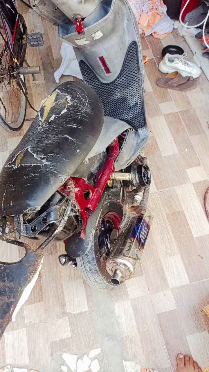 السلام عليكم دراجه ماكس قجمه الدراجه تعمير جديد من الطول للطول ما بيه اي نقص بوشه 55 وبيه كزوز رياضي cs جديد عارضهه 400 وبيهه مجال للطيبين مكاني للبصره القبله الرقم *********** والدراجه ما مغسوله لان بعدني ما طالع بيه راسلني عله والتساب وتدللون
