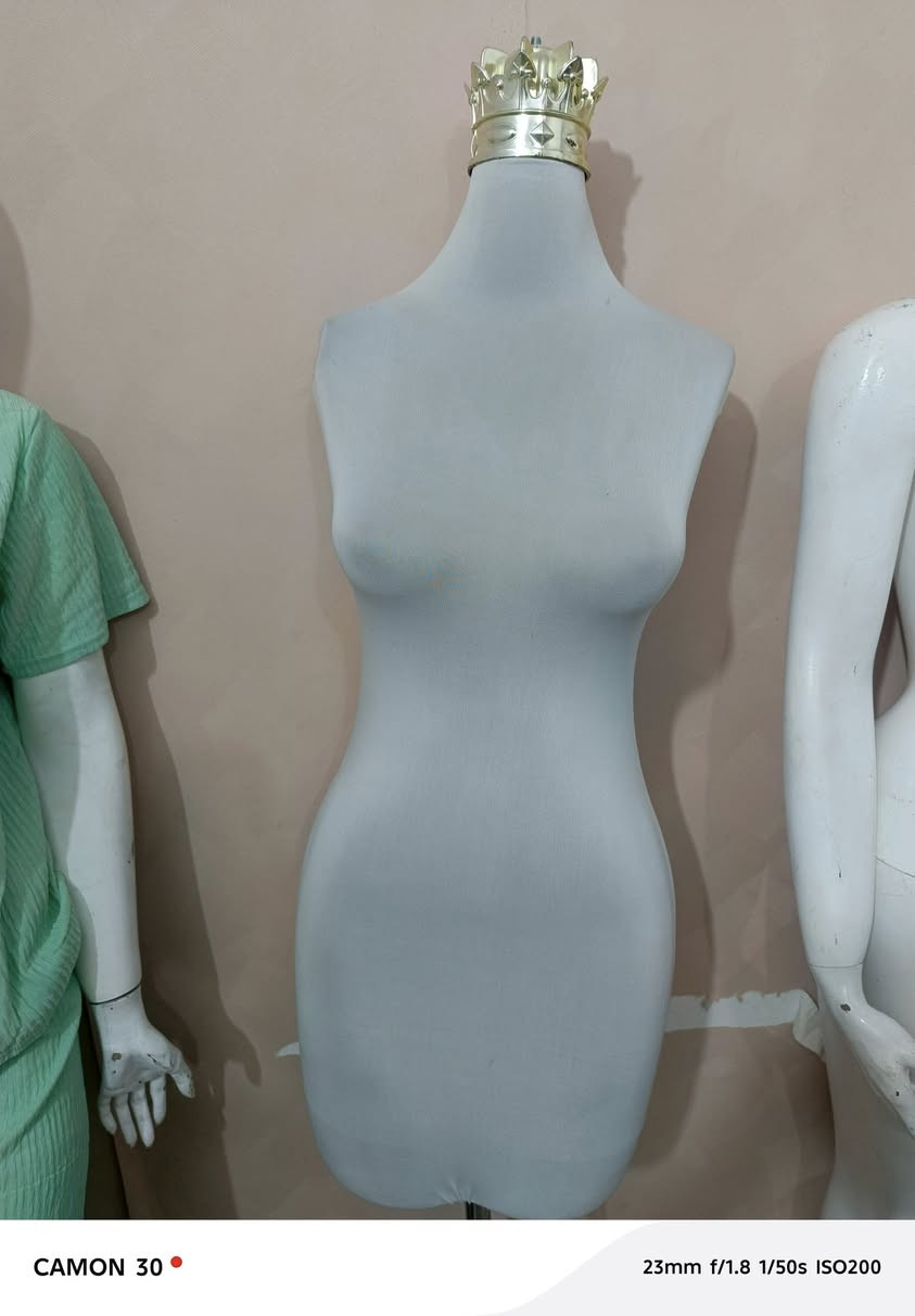 سلام عليكم بنات عندي ملكانات مستعمله للبيع اكو بيهن كاملات ايد ورجل واكو بدون واكو مال لانجري لتحب تتواصل على هالرقم *********** واسعار جدا مناسبه
