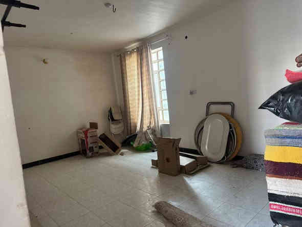 بسم الله الرحمن الرحيم
دارللبيع بتاميم 30تموز قرب عضومي  وقرب اسواق الشهداء المساحة 300ركن يحتوي على أربع غرف ثنين فوق وهول وستقبال ومطبخ وصالة وترك على داير البيت وحديقة منزلية السعر 185وبيه مجال للاستفسار اكثر ***********وتساب
