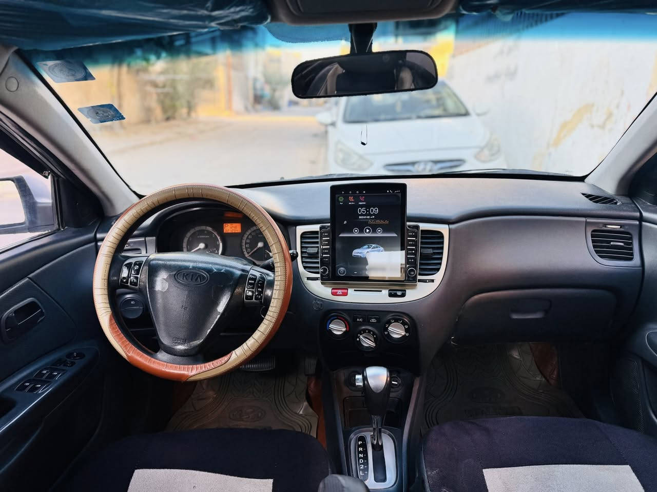 سلام عليكم
كيا ريو 2009 
محرك 1600 باسمي 
السعر الاتصال بلرقم 
***********
