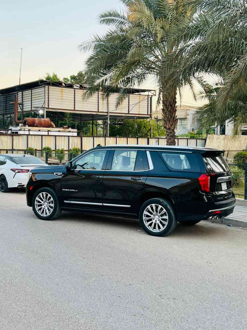 أرخص سعررررر
ب 46,500 وبيه مجال
جمسي دنالي وارد امريكي 
الموديل: 2023 الفئة: Denali VIP

المواصفات: أعلى فئة – فول كامل
المشي: 70,000 كم
الحالة والفحص:
سيرفسات شركة
مكينة وكير وحدادية وكهربائيات بحالة الشركة
غير مفتوح نهائياً
فحص وهزة جديد
ثلاث قطع صبغ بدون دواخل 
سستم يرباك بلادي من دبي ب٣٥ ورقه 
المواصفات:
محرك بنزين 8 سلندر
شاشة عرض على الزجاج (Head-Up Display)
داخلية أبيض أوف وايت ملكي
شاحن لاسلكي
مرآة وسطية كاميرا
7 مقاعد
كاميرات محيطية 4
عدادات ديجيتال
صندوق خلفي كهرباء
ثلاجة
كشنات كهرباء
رادار خطوط
كشنات تبريد وتدفئة مع خزن
إضاءة LED
تبريد خلفي منفصل
نظام إطفاء ذاتي
حساسات أمامية وخلفية 360 درجة
إنارة ترحيب بالأبواب
الرقم: بغداد غير هذا الي بالصور
مكان السيارة: بغداد 

ملك الشارع
رقم الاتصال: ***********
