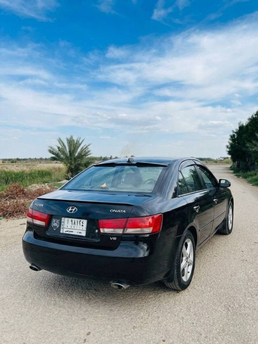 السلام عليكم 
سوناتا 2006 للبيع وارد امريكي بيهه جاملغ خلفي ومرجع ع البارد فقط بدون صبغ او دواخل مكينه جديده  
ماشية 100 الف حقيقي استخدام شخصي مكينة 6 سلندر فول مواصفات حته فتحه سنويه مجدده رقمهه بغداد مداور مباشر 
السعر 80 مكاني الحله مركز للاتصال

***********
