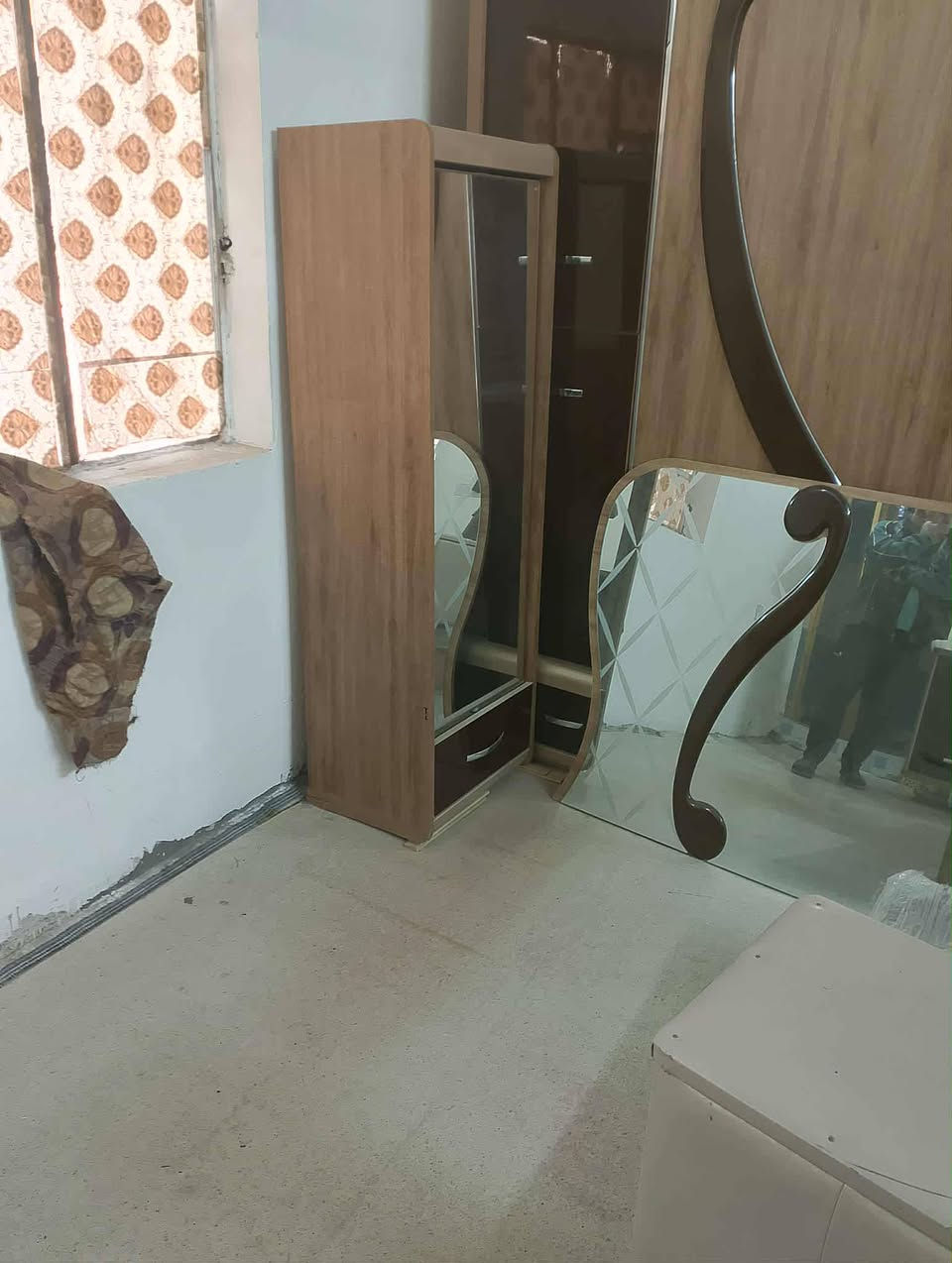 سلام عليك غرفه تركيه البيع سعر  ٨٠٠ مستعجل عل بيعته شراي يتصل ***********
