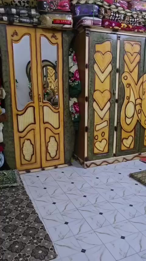 سلام عليكم غرفة نجاره اي اضرار ما بيها فقط جرارات المرايه سكك يصلحن سعرها ٣٥٠ وبيها  مجال مكاني سماوه شراي يتصل على الرقم ***********
