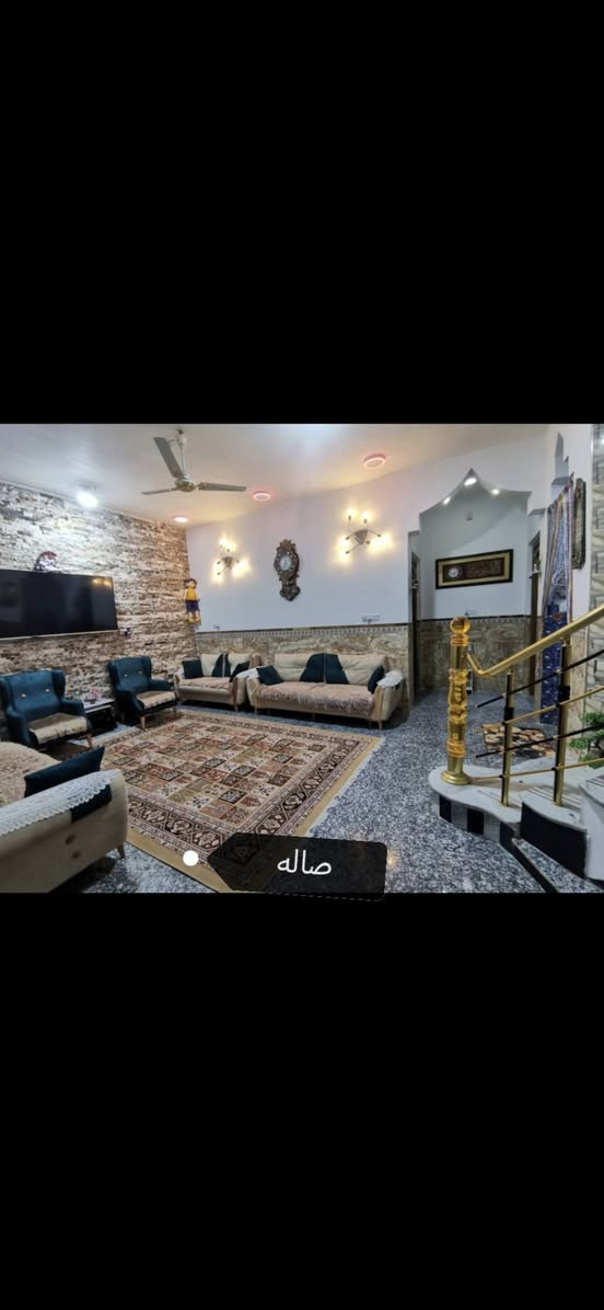 السلام عليكم
الدار للبيع 
ميسان حي الجمعيات قرب جامع تاج الدين اول فرع بالجمعيات 
المساحه ٢٣٠ متر  طابقين بناء درجه اولى يتكون من ٥ غرف  واستقبال ومطبخ وصاله عدد ٢ ومجمع صحيات عدد ٣   ترك عدد٢
وبيتونه كبيره  
للاستفسار واتساب ***********او الماسنجر
