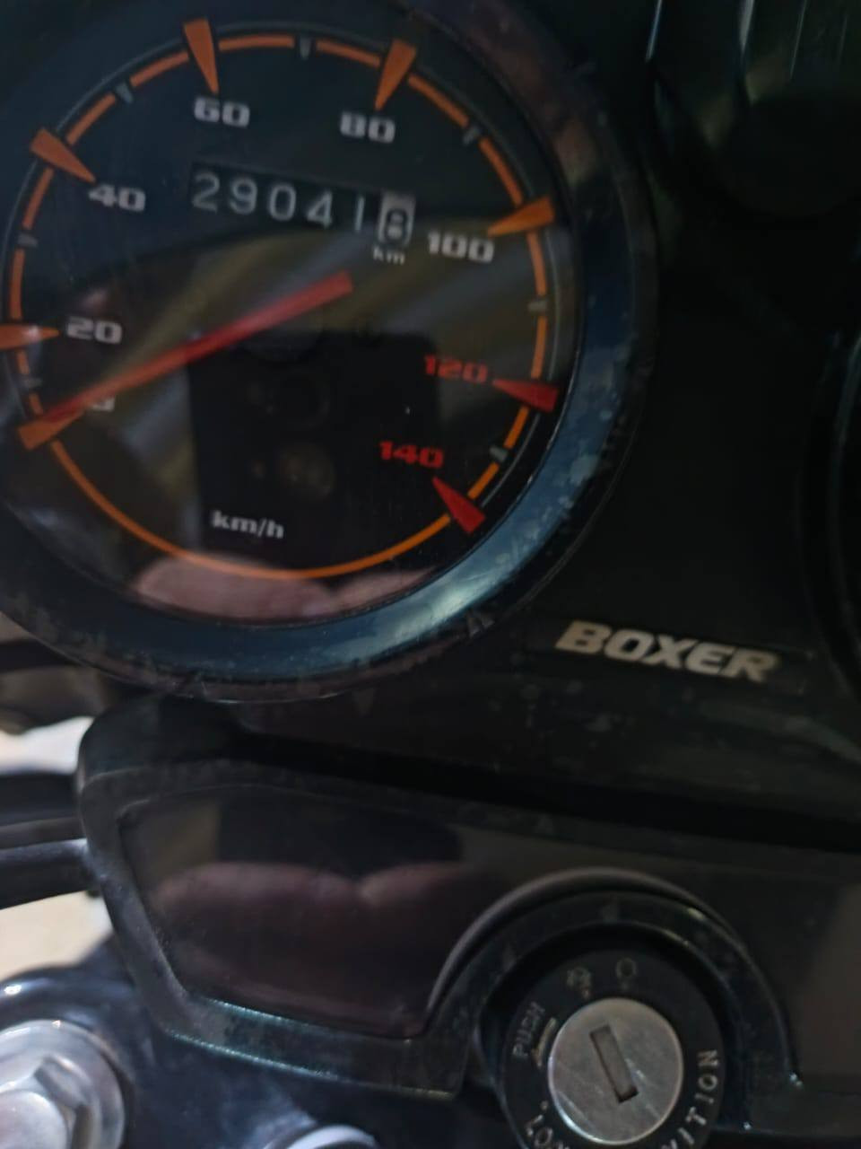 السلام عليكم بوكسر للبيع موديل 23 مرقم كامل سنويه ولوحات الدراجه جدا نظيفه وما مشتغله توصيل المكان المثنى المركز السعر 3مليون وبيها مجال بسيط للاستفسار *********** رقم صاحب الدراجه
