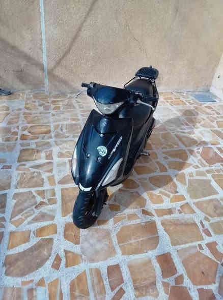 السلام عليك للبيع دراجه ادرس ياباني نوزل 120دراجه نضيفه خير من الله لا تنقيص ولا تبخير ناعمه نضيفه ما بيها اي نقص كله شغال نكره سلف هندر شلعه ومعدل كهربائياتها شغاله دراجه ما بيها اي نقص السعر 450 وبيها مجال مكاني بغداد مدينه الصدر الاورفلي رقمي ‏‪0773 562 0953‬‏
