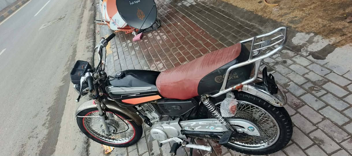 شكد سعره؟؟          🤑             (275وبيها مجال) 
شنو مجالهه         🌹                            (25 ) 
دزلي رقمك.                                 
( *********** )
موجود على الخاص                     
( اي حبيبي موجود).
مكاني المجموعة الثقافية
