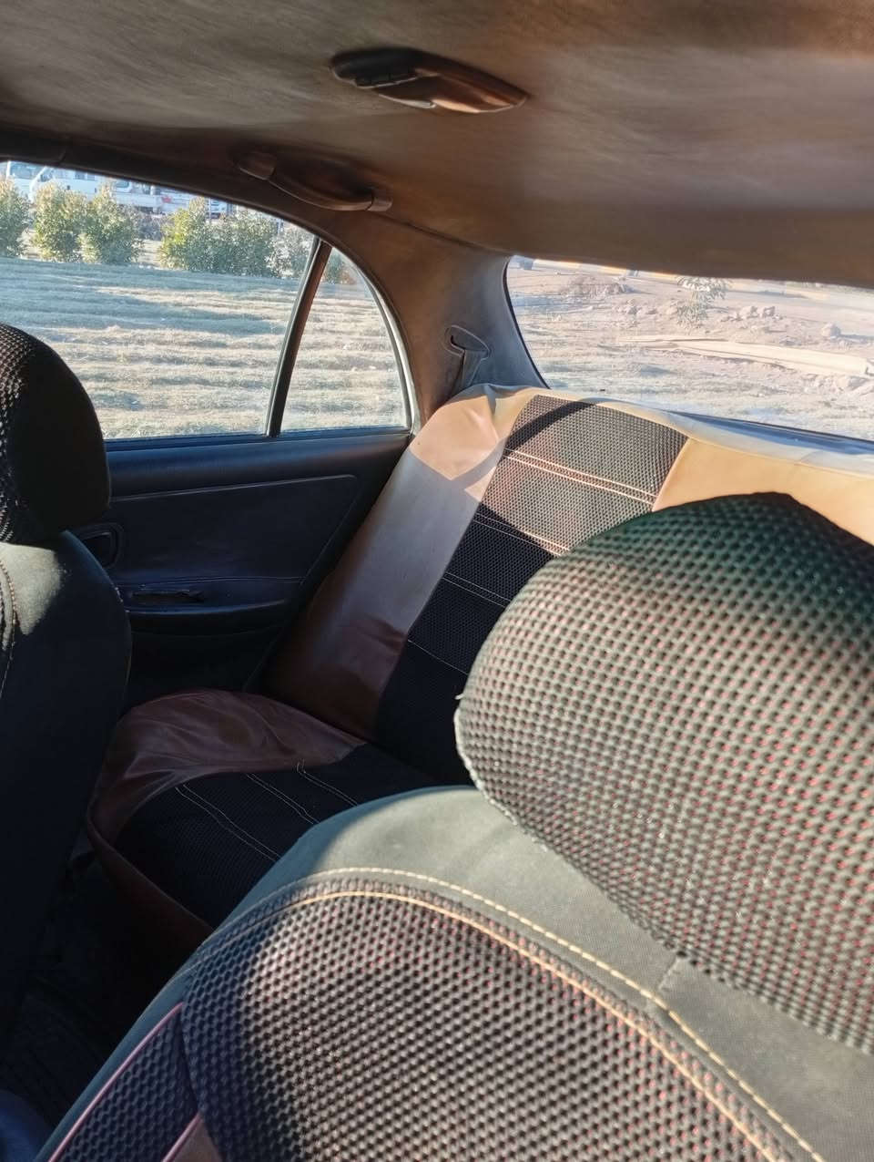 سياره سوناتا موديل 2000.مصبوغه عام اثر جراد اللون .السياره شغاله تعمل وتسير سنويه لل2027. ثاني يوم مداور السعر 30وبيه مجال  .مكان السياره بابل. هاتف***********
