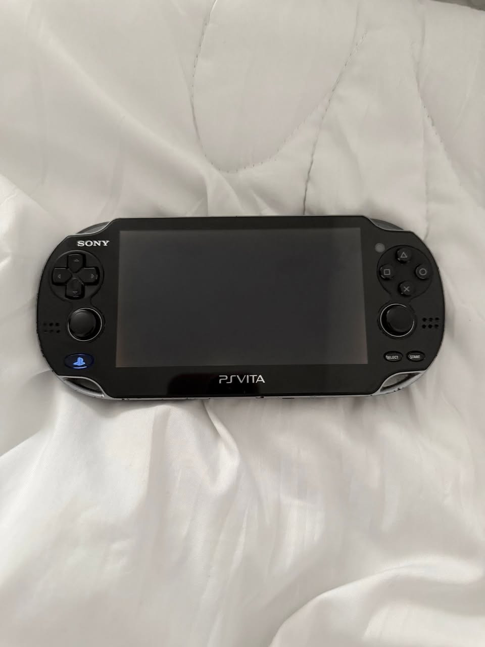 جهاز PS VITA موديل OLED الجيل الاول
جهاز نظيف من كل النواحي ومهكر بس من ورة بيه اثار مال ستكرز متاثر على الجهاز
حجم الميموري كارد 32

-العيب الوحيد بالجهاز انو الميموري كارد مالته قليلة وموضحة بالصورة يحتاجلة ميموري كارد جديدة

يجي وياه ملحقاته
ثنين حافضة وحدة سيليكون ولثانية crystal 
حافضة للكاردات 10in1
حافضة كاردات صغيرة 3
وقلم touch
hand strap


**إذا كنت صاحب هذا الإعلان وتريد حذفه لأي سبب، رجاءا أرسل رسالة إلى الدعم الفني**