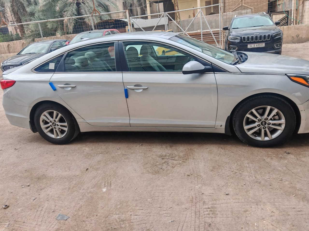 سوناتا 17 امريكي
🚗 للبيع: هيونداي سوناتا 2017
ضربتها اماميه مبدل بنيد فقط

🔹 المحرك: 2400/ 4 سلندر GDI
🔹 اللون: (سلفري) 
🔹 الممشى: 139
✨ المواصفات:
شاشة وسط + بلوتوث + AUX + USB
كاميرا خلفية
ستيرن تحكم
مرايا كهرباء
وباقي المواصفات stander  معروفه 
محرك وكير خير من الله
السيارة مابيها اي نقص 
السيارة جاهزة للاستخدام اليومي
📍الموقع: البصرة الموفقيه
رقم ***********
السعر 130 وبيها مجال
