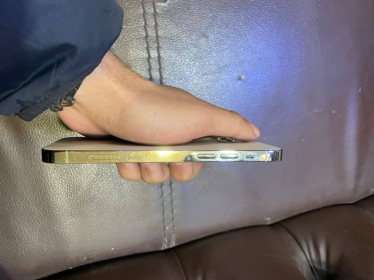 اسلام عَليكم ايفون ((12برو فقط ))نضافة 100/100 جهاز مداخل ابد صيانه بطارية77/ذاكره128/ مكاني شعب /سعر 280 رقمي ***********
