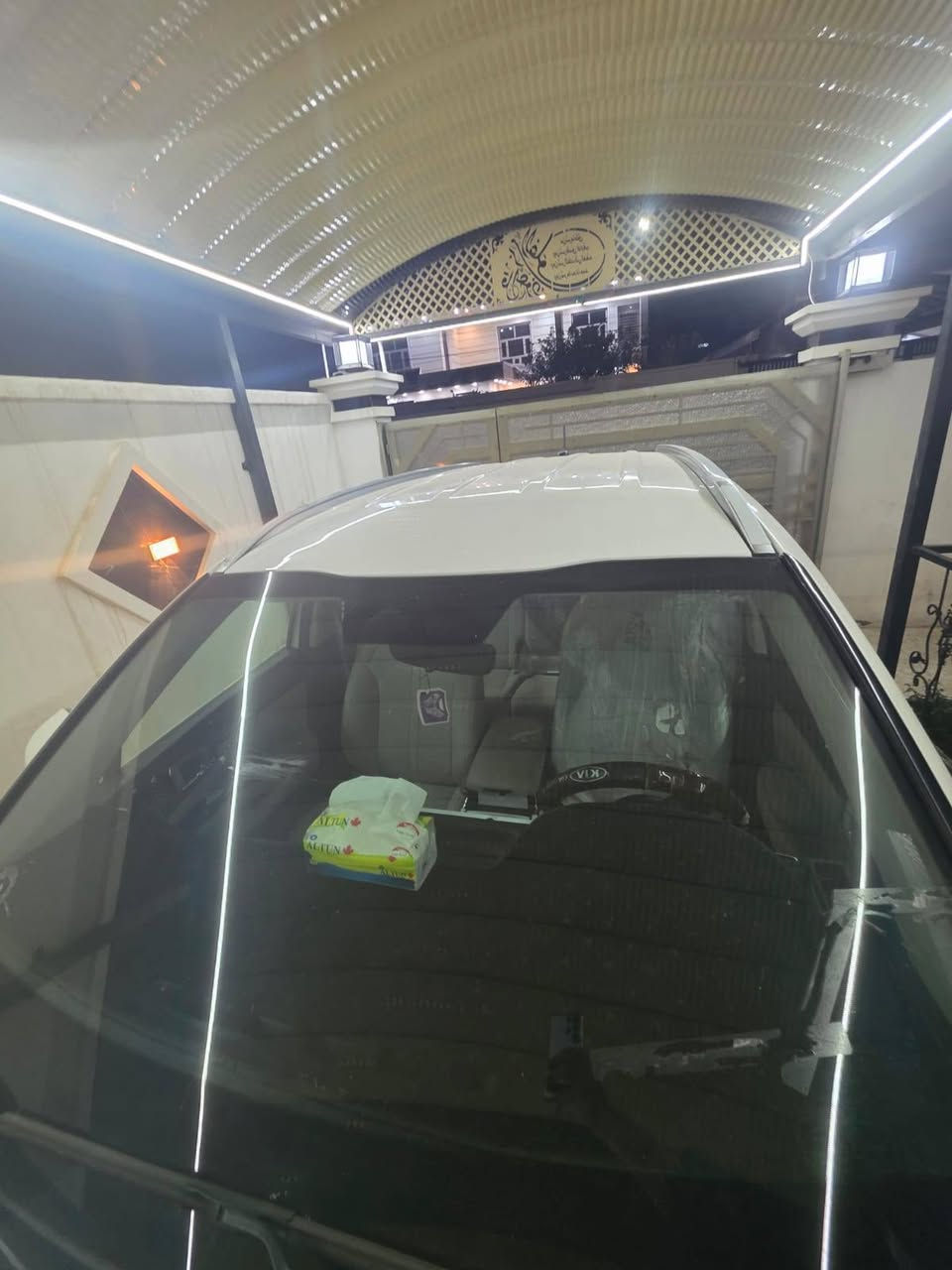 السلام عليكم ورحمة الله اخوان سورنتو للبيع موديل 22 بغداد وضع الشركه ماشيه 41 الف مثل مموضح بالصورة  سيارة مكفوله كفاله عامه من الصبغ والبارد والتبديل ممدوده عليها اسبانه الحمدلله فقط الباتري مال الشركه مبدل تايرات بلاديات كله وضع الشركه مكاني بغداد السعر 279 وبيها مجال بسيط
*********** متواجد واتساب وما سنجر
