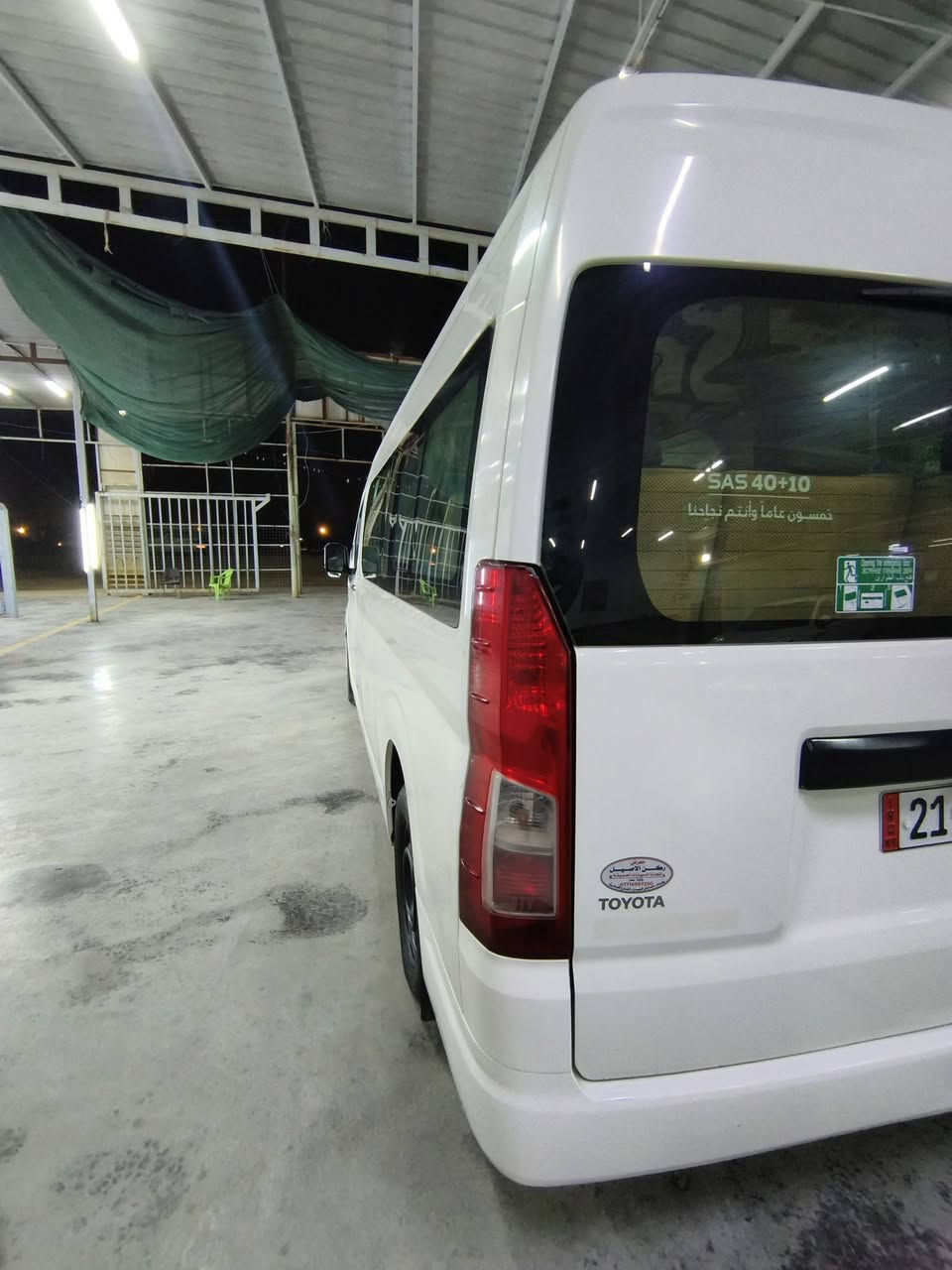 السلام عليكم هايس موديل ٢٠٢٠ سياره جهازة نص فول باب كهربائي تبريد محمور ١٤ نفر السيارة بيها بارد بالصفحة الطويله شويه تعميره مو حلو  وسحبات كارت مبين بالفديو وبيها سونار السعر ٣٢٥ وبيها  مجال كلش قليل الشراي يتصل على الرقم ***********
