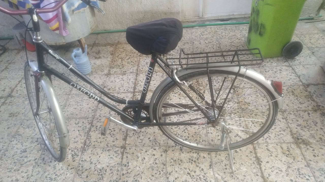 السلام عليكم اخوان بايسكل بناتي للبيع نضيف كلش جاهز السعر 70وبي مجال الشعب شارع الصحة ***********
