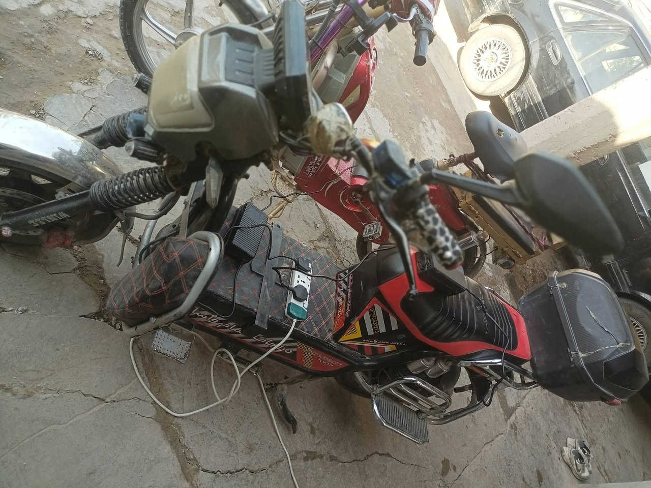 دراجه شحن للبيع جبلي نشط موديل (23)السعر 450  بطاريات نص عمر لاكن خدميه بشكل جيد 
واتساب ***********
