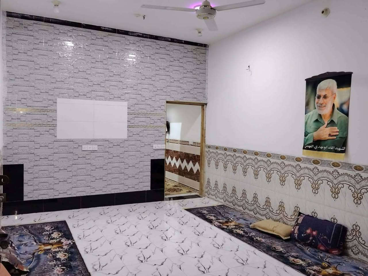 مساحة البيت 150 متر

غرفتين نوم وصاله ومطبخ واستقبال وصحيات داخلية وخارجية

البيت مرتب وجديد

للاستفسار الاتصال على ***********

***********
