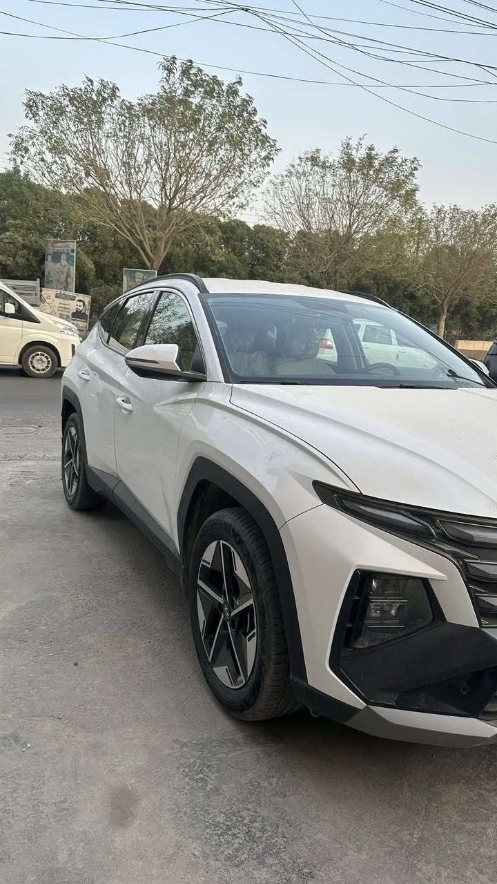 ***********
سلام عليكم 
توسان للبيع موديل 2025
سياره خليجي مكفرله
مواصفات نص فول
كشنات كهربائيه 
جنطه كهربائيه
تشغل وطفاء من بعد
سعر 233 وبيها مجال 
موقع بغداد سيديه 
لاستفسار اتصل او واتساب 
***********
