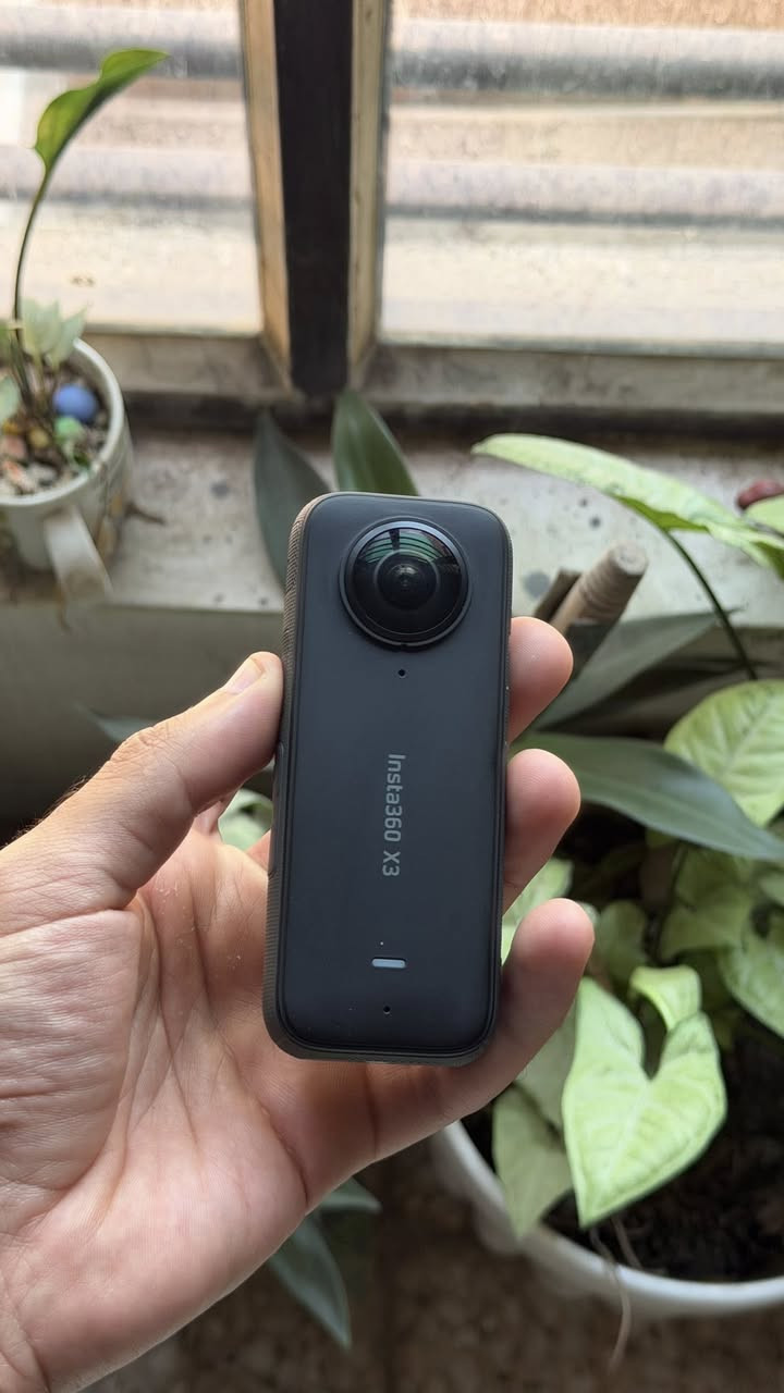 كامرة insta 360 x3 للبيع مع العصا هدية استخدمها كلش كلش قليل جانت مضمومة واريد ابيعها ونظافتها 100% ، سعرها ماعرف شگد قيم واخذ ، مكاني بغداد المنصور 
رقمي : ***********
