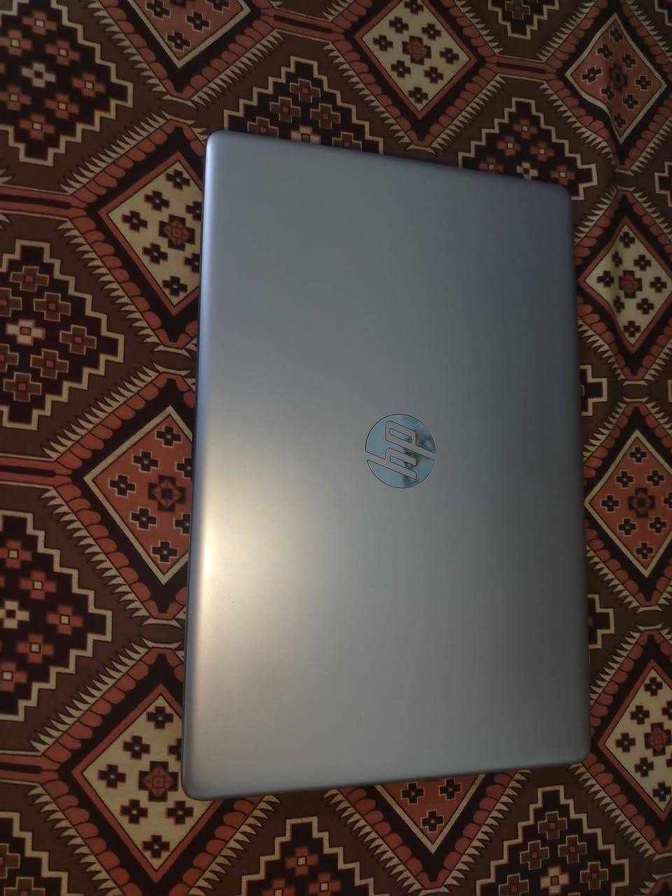 ‏💻للبيع: لابتوب H
‏
‏💻للبيع: لابتوب HP مواصفات "وحش" (Core i7 + RAM 16GB)
‏🔥أهم المواصفات (ليش هذا الجهاز مميز؟):
‏المعالج (CPU):Intel Corei7-8550U(جيل ثامن) – أداء عالي وسريع جداً للبرامج الثقيلة.
‏الذاكرة (RAM):سعة16 جيجابايتDDR4 – انسى التعليق والبطء، الجهاز طيارة بالتصفح والعمل. سرعه 2400MHz
‏الهارد (الهارد الأول (SSD):سعة128 جيجابايت /الهارد الثاني (HDD):سعة1000 جيجابايت (1 تيرابايت)
‏كارت الشاشة (Double GPU):
‏منفصل:NVIDIA GeForce MX130 (2GB)– مخصص للألعاب (PES, Roblox) وبرامج التصميم (Photoshop, AutoCAD).
‏داخلي:Intel UHD Graphics 620.
‏النظام:ويندوز 11 برو (Windows 11 Pro) أصلي ومفعل.
‏الشاشة: hd نظيفة جداً وألوانها ممتازة (مثل ما موضح بالصور).
‏--------------------------------------------------------------
‏⚠️ملاحظات للأمانة (تم مراعاتها بالسعر):
‏الكيبورد:بعض الأحرف لا تعمل (يحتاج تبديل أو استخدام كيبورد خارجي).
‏البطارية:مُبدلة ببطارية جديدة (تعمل بشكل جيد).
‏النظافة:الجهاز نظيف جداً اخو جديد
‏--------------------------------------------------------------
‏💰السعر:
‏300.000 دينار عراقي(وبيه مجال لشراي ).
‏📍المكان:[   بابل الحلة / وردية خارج]
‏📞للتواصل:[***********]
‏--------------------------------------------------------------
‏
