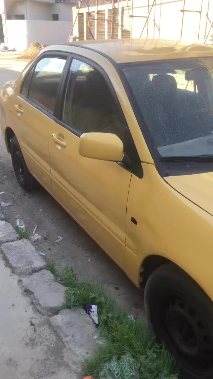 السلام عليكم لانسر ٢٠١٠ خليجيه 
كير محرك بل كارتون مال كصه حداديه وصبغه جديده دواخلها جديده رقم انبار شرط الوكاله والتحويل 
***********
