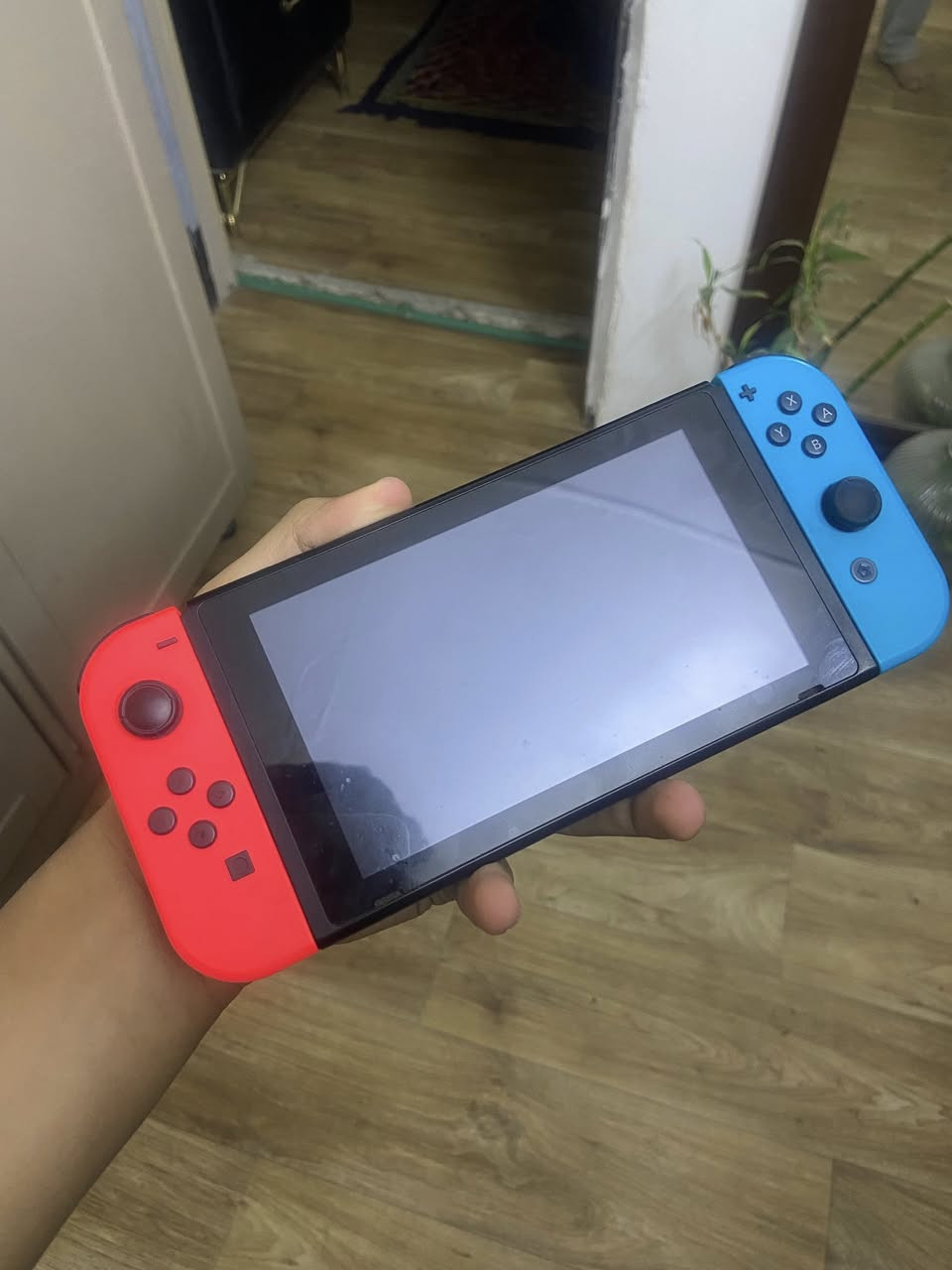 نتندو سوتج مهكر جهاز بي مكتبه العاب وبي العب انولاين و افلاين الجهاز بي شاحنه وكلشي يخصه من قاعده سعر الجهاز ٢٢٥  
مكاني منصور


**إذا كنت صاحب هذا الإعلان وتريد حذفه لأي سبب، رجاءا أرسل رسالة إلى الدعم الفني**