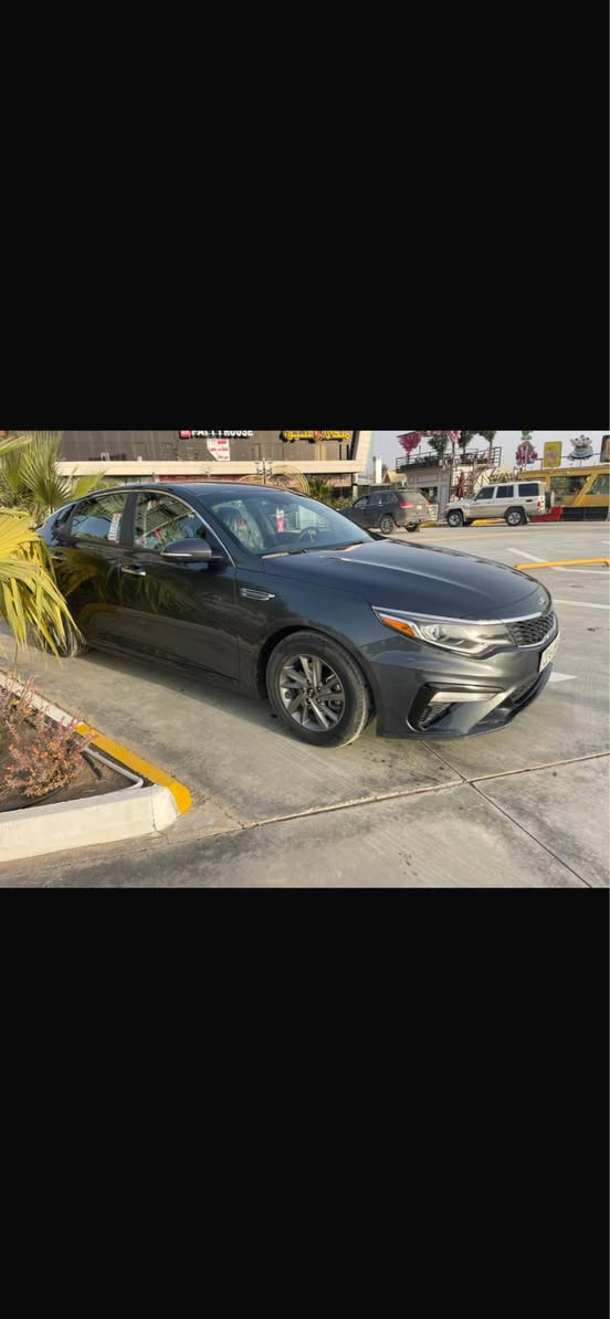 كيا اوبتما موديل 2020
حادثها جاملغ خلفي بسيط كلش وسونار موضح بالصور 
مواصفات نص فول 
رادار امامي 
رادار خلفي 
شاشة اكبر حجم 
اشاير بل مري 
ماشية 86
رقم أربيل دولي شرط تحويل 
السيارة جديدة كلش 
ومكفولة من اي نقص
السعر ١٣٠ وبيها مجال 
مكاني بغداد
*********** بغداد, العراق
