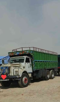 اسكانيا • قلاب لوري • محرك ١٢ ونص