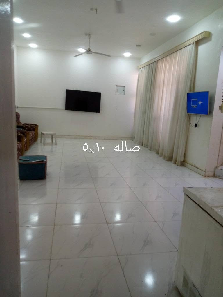 السلام عليكم بيت للبيع المساحه ٣٠٠ متر خلف البانزين خانه عبد الحسن  ملاغي فرع سيد رشيد الفرع بين البانزين خانه وسيد رشيد ..استقبال ١٠ ونص ×٥ ..صاله ١٠ × ٥ونص ..مطبخ مفتوح على الصاله .ومطبخ حال ..غرفتين نوم الاولى ٦×٥ والثانيه سويت كامل غرفه ٥×٤ مع حمام ٤×٢ ..صحيات داخليه وخارجيه . كراج يكفي سيارتين وحديقه ..للاستفسار التواصل مع الرقم بيه واتساب ***********

