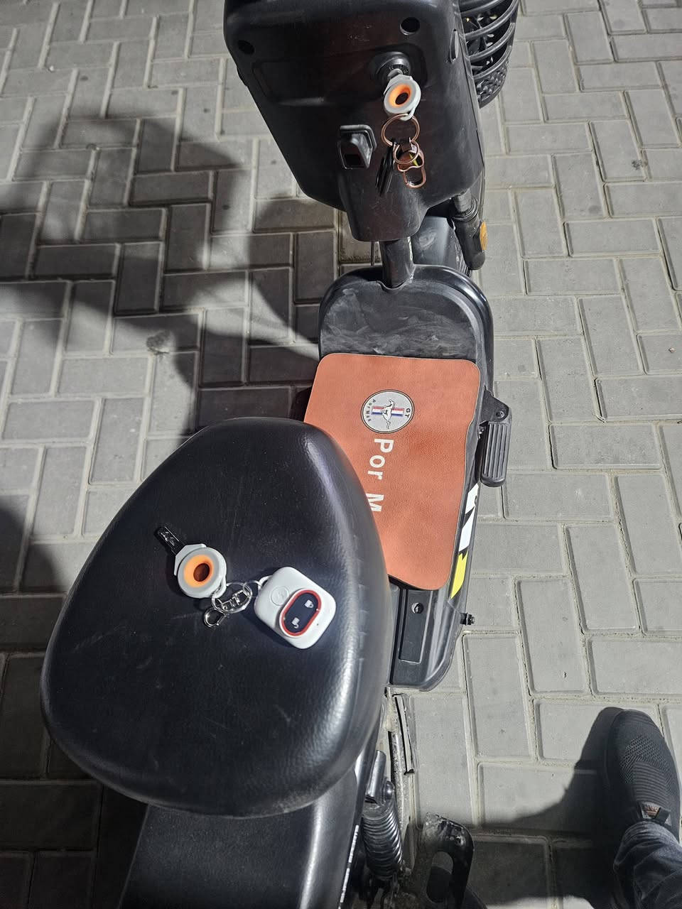السلام عليكم
درجة شحن مستخدمه قليل للبيع بسعر مناسب ٢٥٠ الف 
المكان بغداد حي القاهرة ***********

