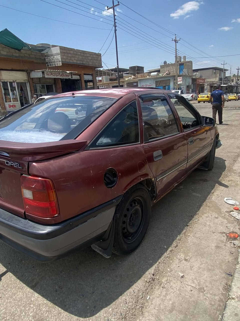 سلام عليكم أوبل فكترا 1991السياره بلا صبغ، فقط، دواير، السيارة، بسمي،شرط التحويل السياره كدام العين ماعايزها كلشي باتري جديد طخم أمامي خلفي كلو جديد عندك استفسار، اتصل ***********عنوان موصل اليمن
