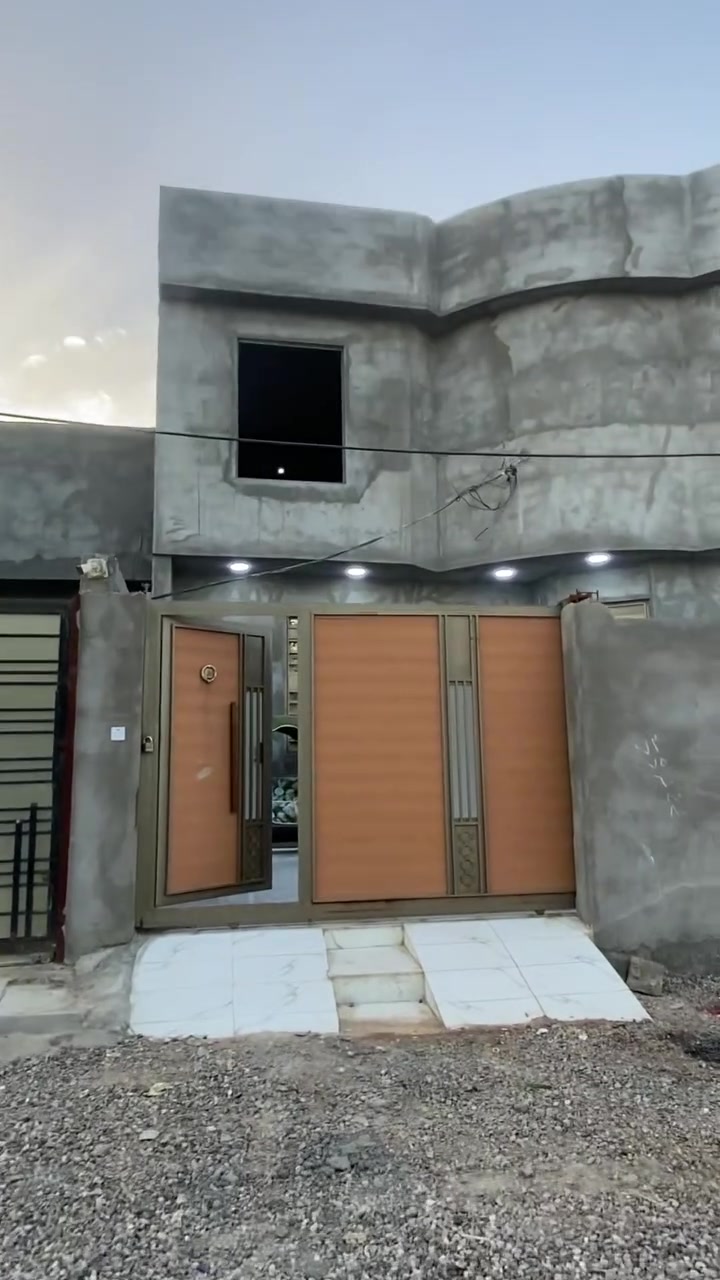 سلام عليكم بيت للبيع البيت طابقين يحتوي ع ديون ومطبخ وهول وصحيات وفوك غرفتين بعدهم مكاملات العنوان ألجزيره باب الهوى شارع 33 نزله ساده غريب ع شارع سعر ب130 وبي مجال قليل مساحته 233   
رقم ***********
