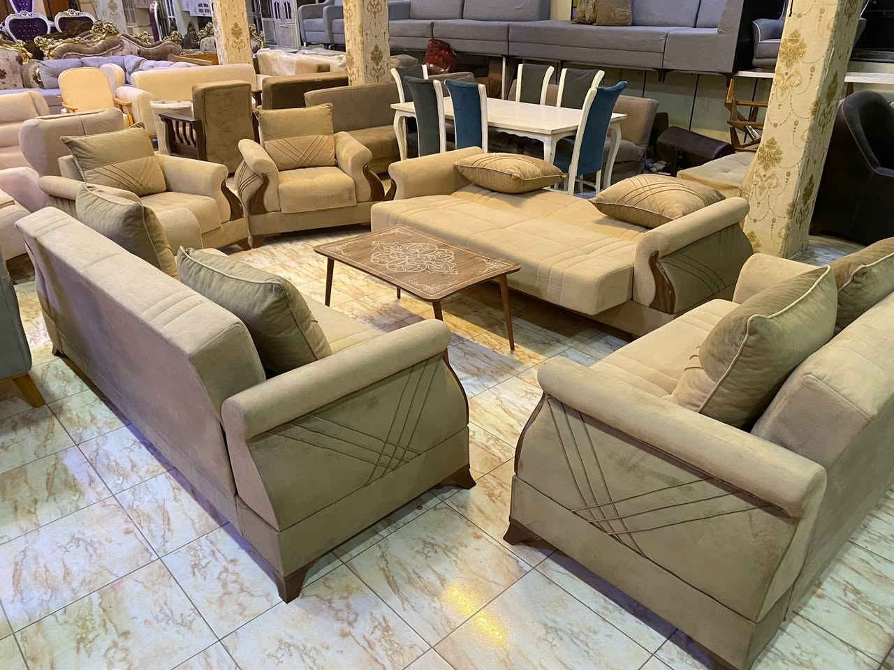 السلام عليكم 💙
تخم تركي١٠مقعد ماركة ليبل واحد يتحول سرير ومخزن نظافة ١٠٠٪؜ السعر ٧٥٠الف 
العنوان :بغداد المحمودية 
***********بي واتس اب 💙
