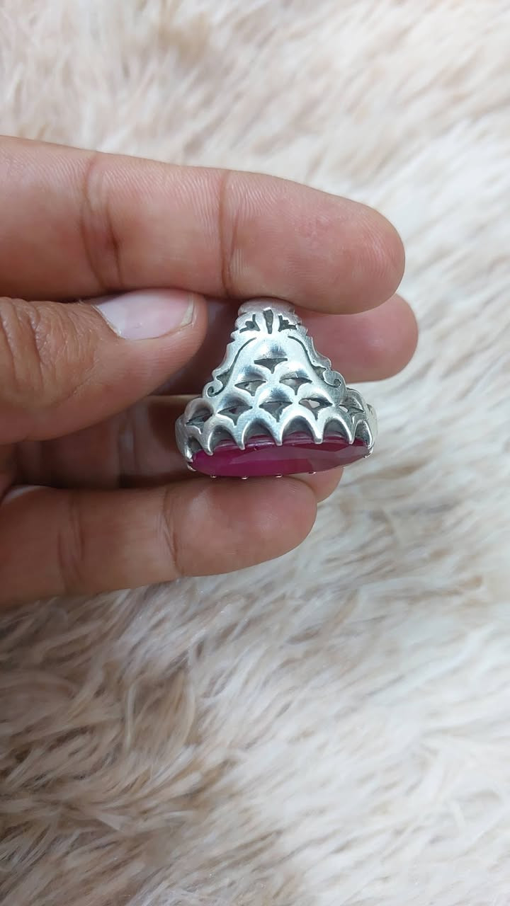 السلام عليكم ورحمة الله  قيم بل يرضه بي الله وبلعافيه عل ياخذه ياقوت  اصلي  ***********
