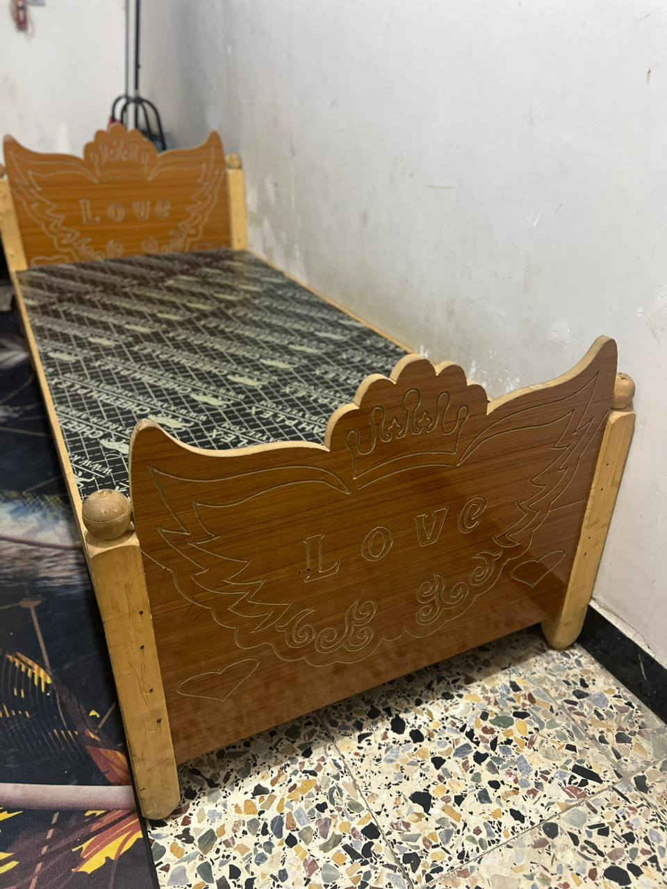 جرابي ام نفر واحد عدد 2 بعدهن جدد 
شرط الاصلي ثقيل مكان كوت فلاحيه سعر وحده 75 الف 

*********** موشراي لتعبني سعر وحده 75
