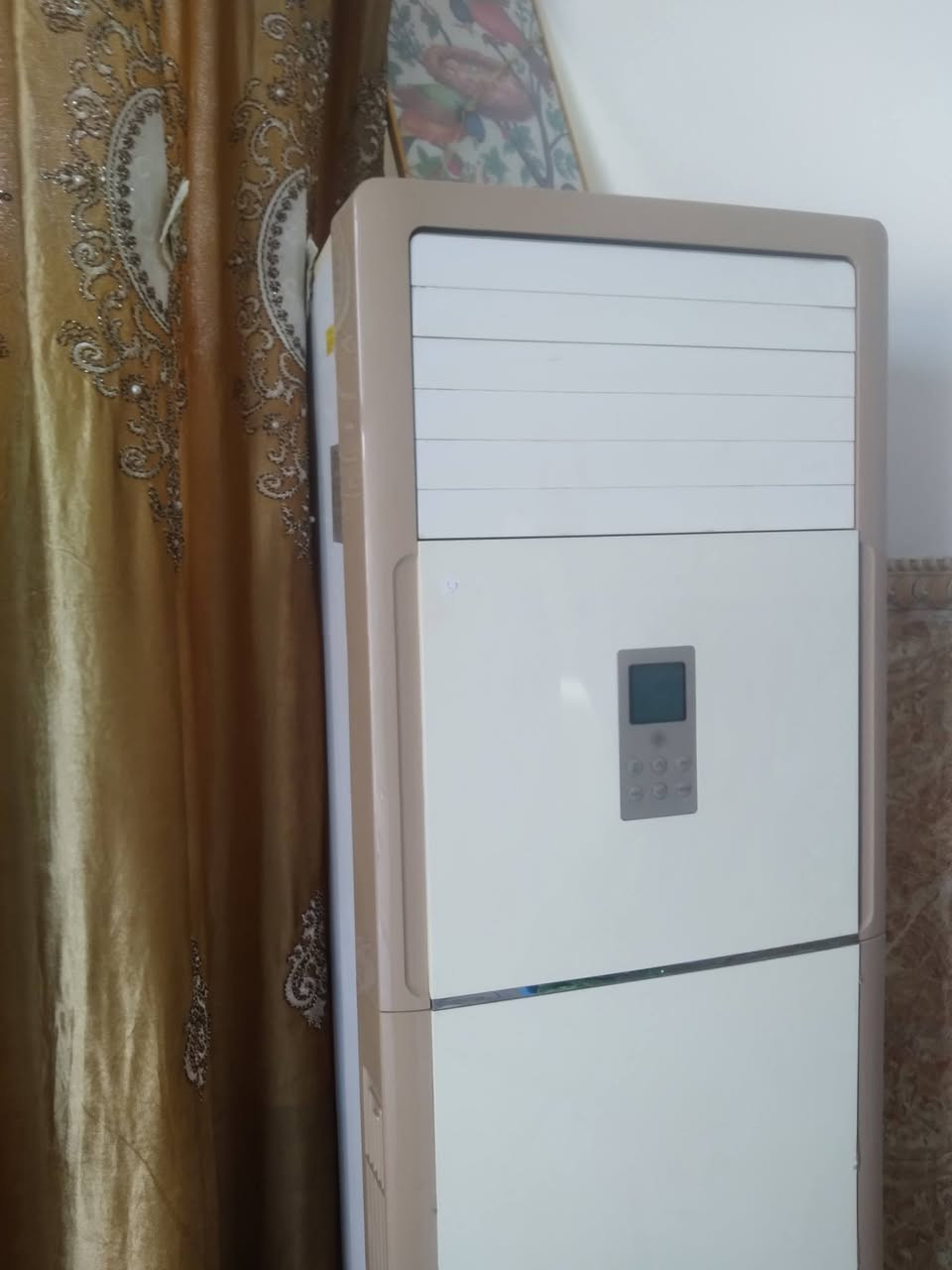 🔹 للبيع سبلت أرضي (ستاند) ماركة AG – 3 طن 🔹
مكيف سبلت أرضي ماركة AG نوعية زينة وتبريد قوي جداً ❄️
قوة تبريد 3 طن مناسب للصالات والأماكن الكبيرة
تبريده سريع ويبرد المكان خلال وقت قصير حتى بأجواء الحر 🔥➡️❄️
✔️ شغال 100% بدون أي أعطال
✔️ حالة ممتازة ونظيف جداً
✔️ أداء قوي وثابت
✔️ مناسب للمجالس والصالات
💰 السعر: 1,750,000 دينار عراقي (مليونين إلا ربع)
السعر قابل للنقاش البسيط للجادين فقط
📍 المكان: الحلة – الطهمازية – شارع اليابسة
📞 رقم الهاتف: ***********
البيع بسبب عدم الحاجة
للاستفسار الاتصال أو مراسلة الخاص
