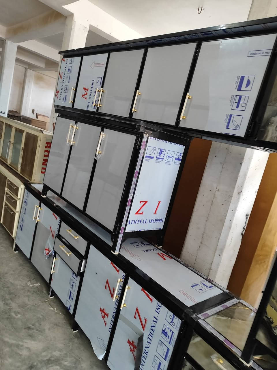 معرض سيف التميمي العنوان الحويجه شارع اليرموك العريض قرب شارع اطباء للاستفسار ***********او***********
