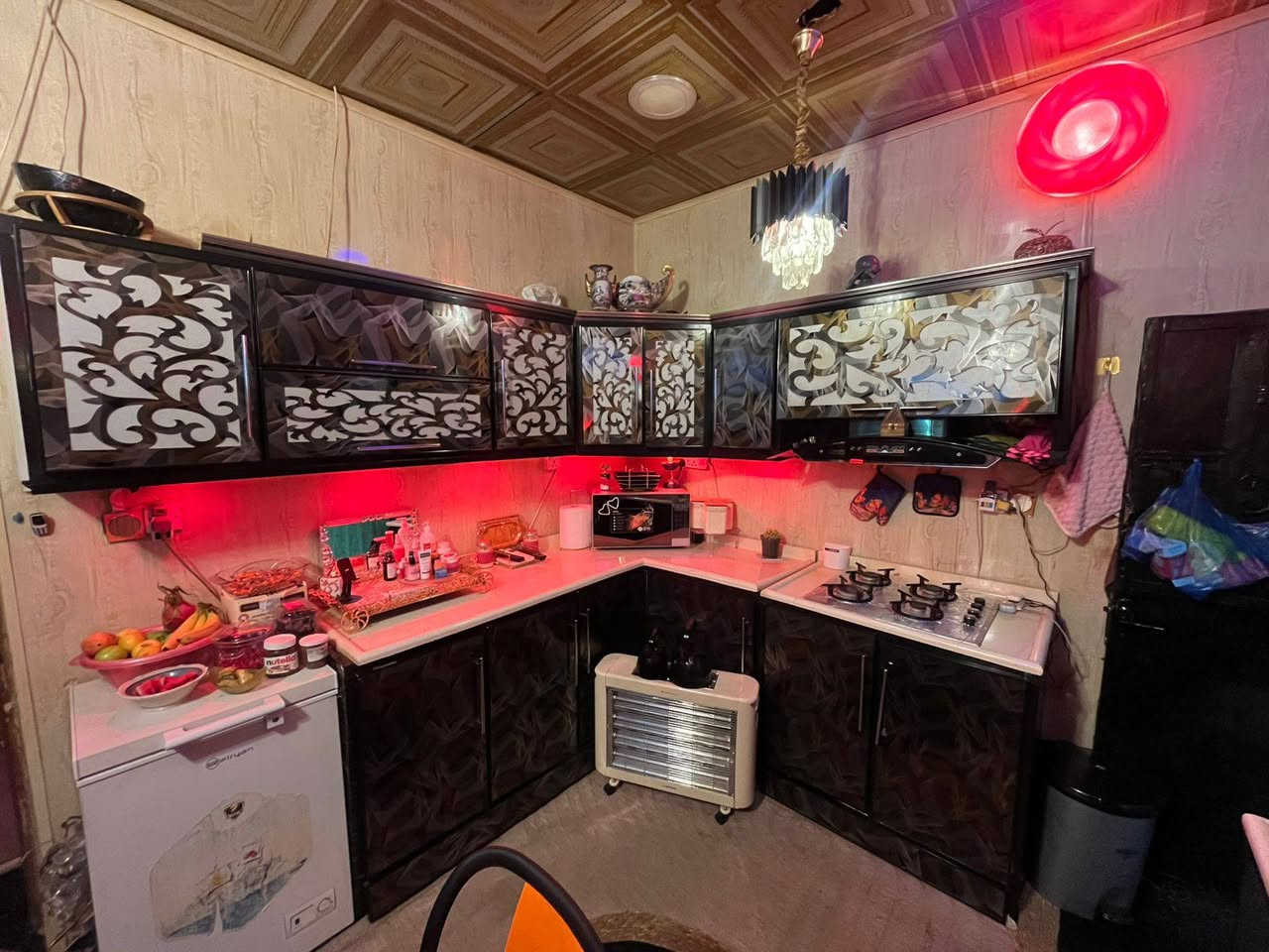 السلام عليكم 
كاونتر جديد للبيع 
صار 4اشهر من اشتريتة 
مع الساحبة و الطباخ
السعر 900الف
***********
