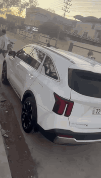 للبيع فقط سورنتو 2025 سياره كلشي جديده ماشيه 16 رقم اربيل مكان السياره البصره المدينه السعر 330 وبيه مجال حك جيه رقم ***********
