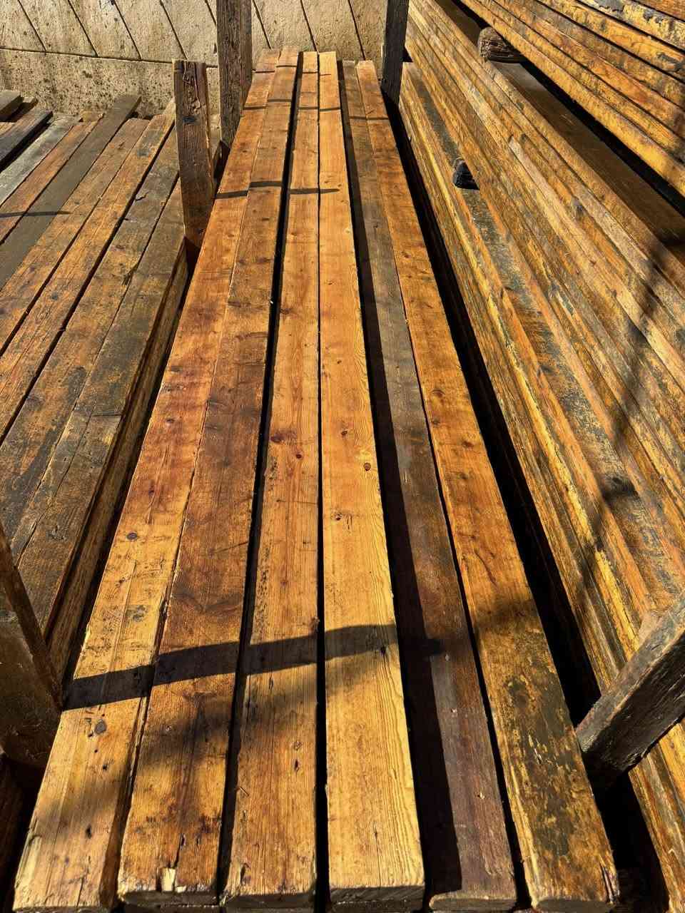 قالب خشب للبيع  عدد 15 مكعب وربع ( أنج تارس روسي شرط ) نظافته 90 بلمية ***********
