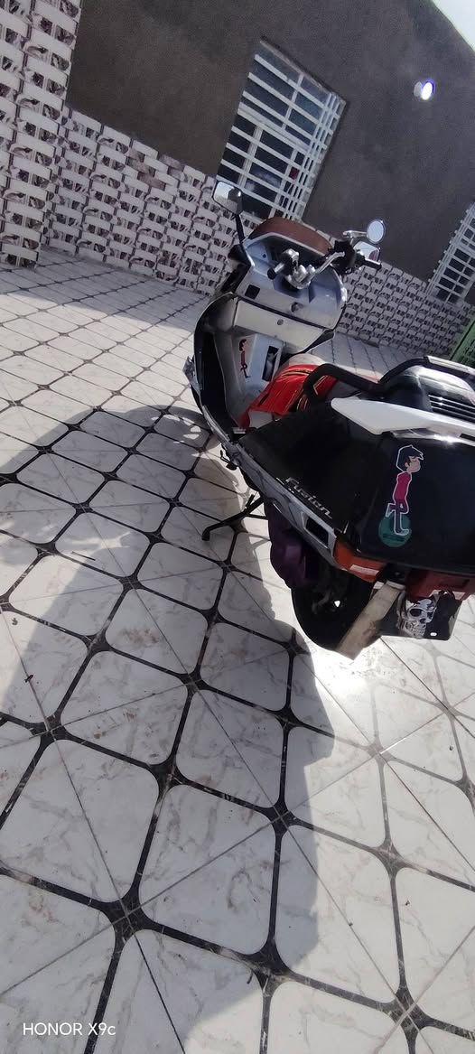 فيوجن للبيع موديل 2004 دراجه خير من الله ما عايزه  كل شيء صالنصه بطل   دراجه ماكينه جديده ما مفتوحه لا تنقيص ولا تبخير السعر 650 وبيها مجال مكان النجف ***********
