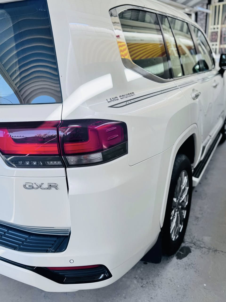 ‏‎السلام عليكم 
بعد التحية والتقدير 
تويوتا لاندكروز  2023   GXR بريم مكفوله من الصبغ  والبارد والشخوط والتبديل رقم بغداد باسمي تنفس طبيعي 
السياره
‏‎المواصفات
محرك 4000 v6 
بصمة
باب خلفي كهرباء
5 بصمات ابواب
‏‎8 ايرباك
‏‎سلايد
كراسي جلد  وكهرباء
‏‎3 شاشات 
هاند بريك دكمه 
‏شاحن واير لس 
‏‎انارة ترحيب
زراك لايت
‏‎دوسات ليزرية كتابة LAND CRUISER
‏‎ثلاجة
‏‎حساس امامي+خلفي
بجم زنون 
‏‎مري شفط +قلاب 
‏‎اشارة بالمري
ويل حجم 20 
ماشيه32 حقيقي شرط الفحص 
وباقي المواصفات المعروفه 
صدر امامي خلفي كير محرك كهربائيات تخم تاير كلة بشرط العدة والكتلوكات والكاعيات  وغراضها كلها موجوده
السعر 660وبيها مجال 
مكان السياره الديوانية 
للاتصال 
***********//
***********//
