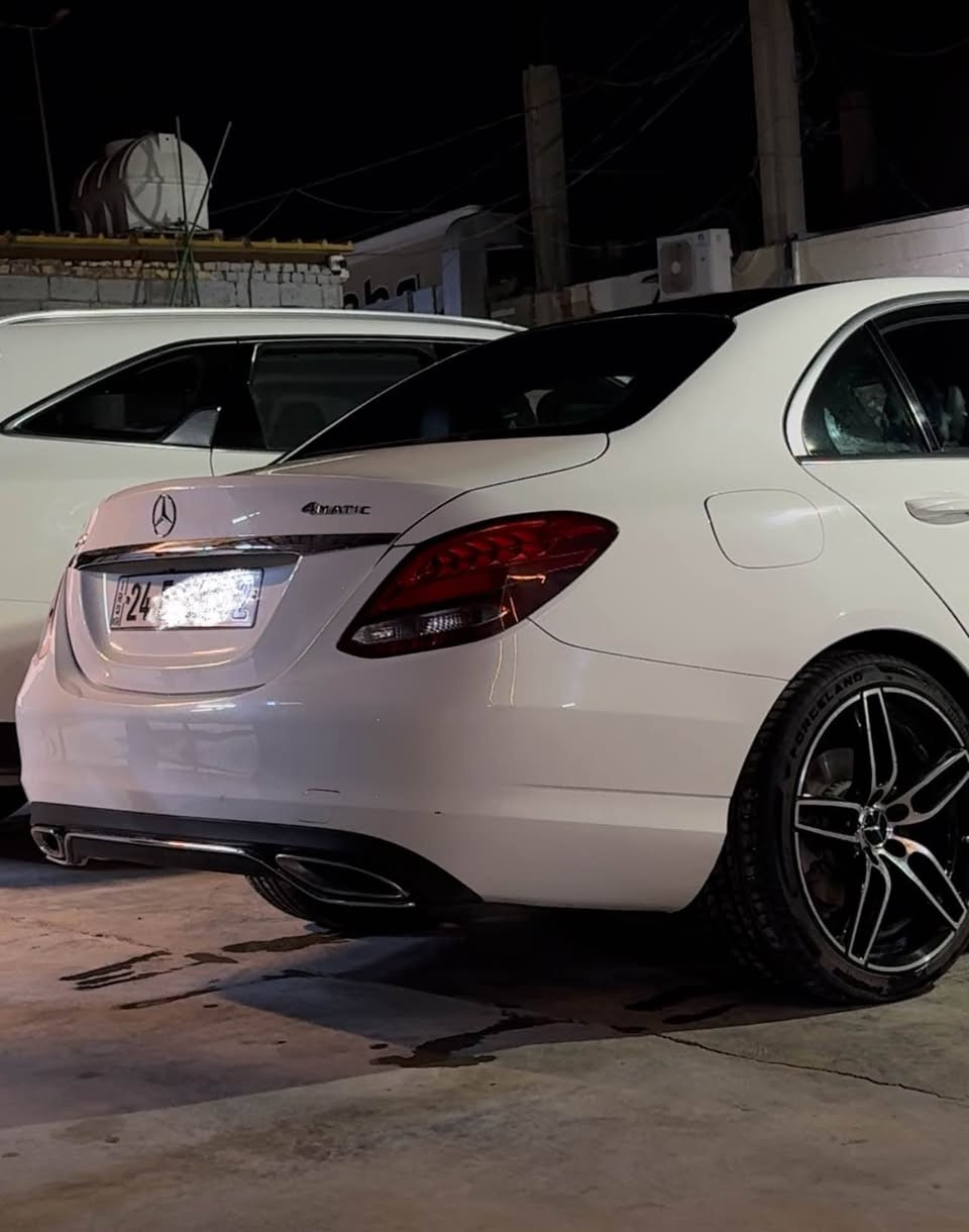 مرسيدس بنز c-class 
 C300 2016 
سياره جديده جداً من انظف السيارات بالعراق بهاي الفئه 
فول مواصفات للاخير 
صفر مسج بدون اي اشعار 
مكفوله كفاله عامه من الضربه والصبغ والتبديل 
سياره ادامتها كلها بالشركه زيوت وبطاريه وحداديه كله جديد بالوكاله برغي مابيها نقص 
رقم جديد وهزه ٢٠٢٦ تحويل مباشر 
للاستفسار *********** ديوانية, القادسية

