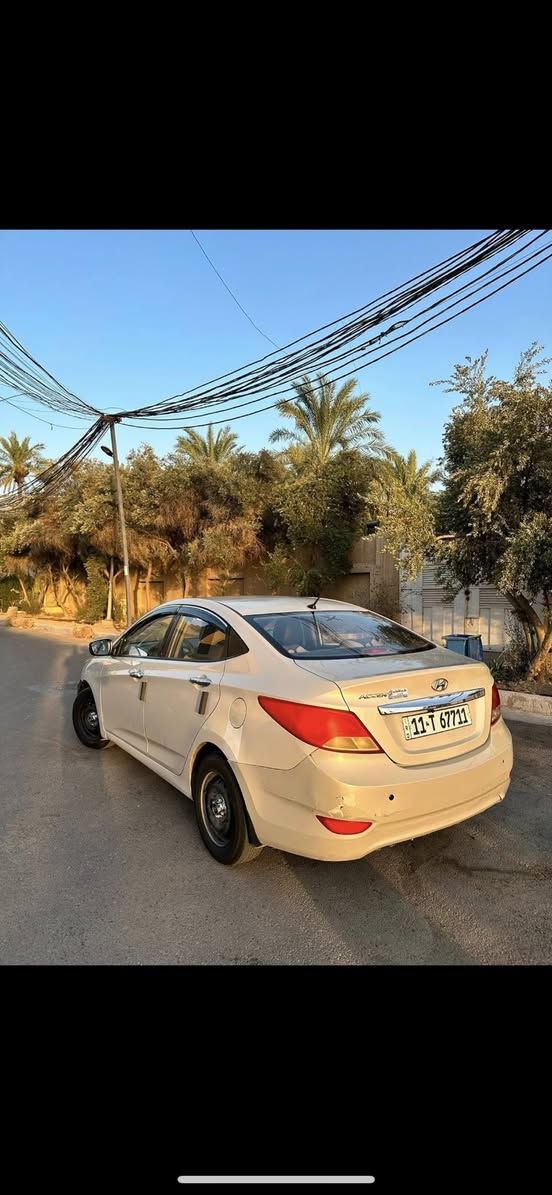 اكسنت 2016 خليجي السياره مكينتها 1400 دكشن عالي ، سياره تخبل ونضيفة بيها جاملغين بارد فقط ماشيه 140 ، السياره نضيفة واستعمال شخصي رايدها ب 95 وبيها مجال للطيبين مكاني بغداد للتواصل *********** اقبل مراوس
