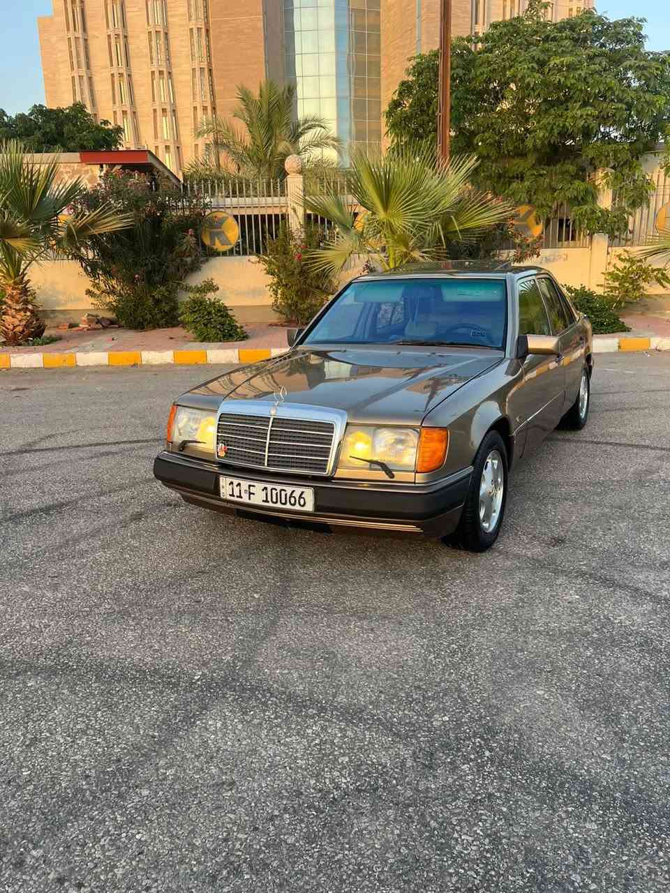 سلام عليكم
للبيع مارسيدس 
مديل 90
ومحرك وكير بلاد جديد
غرفه جلد بيجي نظافه 100 بل 100
عازل السياره كلهه من طول للطول
سلايت شغال
تبريد ثلج 
رقم بغداد دولي
مكان السياره نجف
السعر 80 وبيه مجال قليل
للستفسار اتصل
***********فلاح العامري
