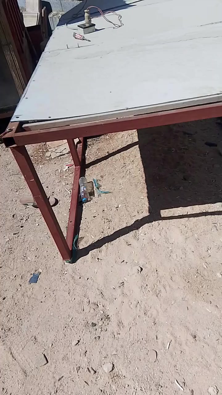 سقيفه مال ستوته البيع حلوه كاعده ويه الستوته خفيفه ثنين يشلونه او حديده قوي مابي  زنجار اوخياس المكان بصره كرمت علي سعر 50اوبيه مجال ***********
