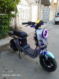 دراجه R9 سرعة 109مو حقيقي باتريات جدد بريكات شغاله دسكات سماعه اضويه خ...