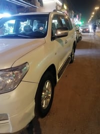 لاندكروز • ٢٠١١ • بدون صبغ