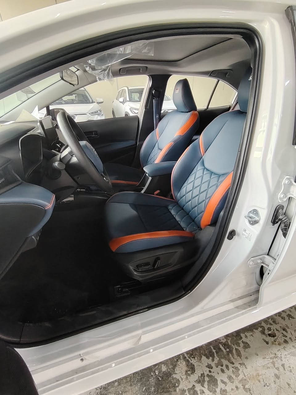 تويوتا كورولا GR هايبرد 2025 – فخامة رياضية باستيـراد خاص السعر 27 مليون بيها سنوية ورقم بغداد.
تميز عن الجميع بسيارة تجمع بين الأداء، الأناقة، والتوفير – متوفرة الآن حصرياً لدى شركة الفرس الأبيض!
المواصفات: – محرك 1800 سي سي هايبرد – 4 سلندر
– ناقل حركة E-CVT ناعم وذكي
– تصميم خارجي رياضي بلمسات Piano Black
– مقاعد جلد راقية بلاديه من الشركة. (ألوان: أحمر – ازرق – مشمشي)
– دشبول نفس لون مقاعد🌹🌹
– مقعد كهربائي واحد للسائق. 
– فتحة سقف. 
– 4 كاميرات رؤية محيطية مع نظام التسجيل والخزن
– شاشة وسطية تدعم Apple CarPlay وAndroid Auto
– دخول ذكي + تشغيل بصمة
– رادار أمامي + تنبيه مغادرة المسار
– أنوار LED أمامية وخلفية
– جنوط GR قياس 17 إنش
– عداد ديجيتال + تحكم من الستيرن
– مكيف أوتوماتيكي ثنائي المناطق
– نظام تثبيت سرعة
فول مواصفات وبيها لوحات بغداد
شركة الفرس ألأبيض لتجارة السيارات 🚗
موقعنا بغداد مدينة معارض البياع -الشارع المميز-مجاور سونار البياع 📍
لاستفسار يرجى الاتصال على الرقم:
☎***********
☎***********
*********** 
***********
