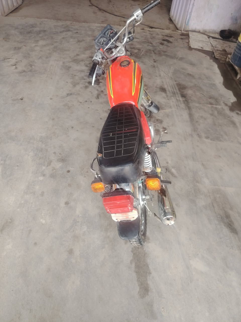 السلام عليكم دراجه اربعه كير للبيع دراجه كامله مكينه نضيفه كهربائيات كلها شغاله اوراق سكنر
رقم موبايل *********** سعر دراجه 300 الف
